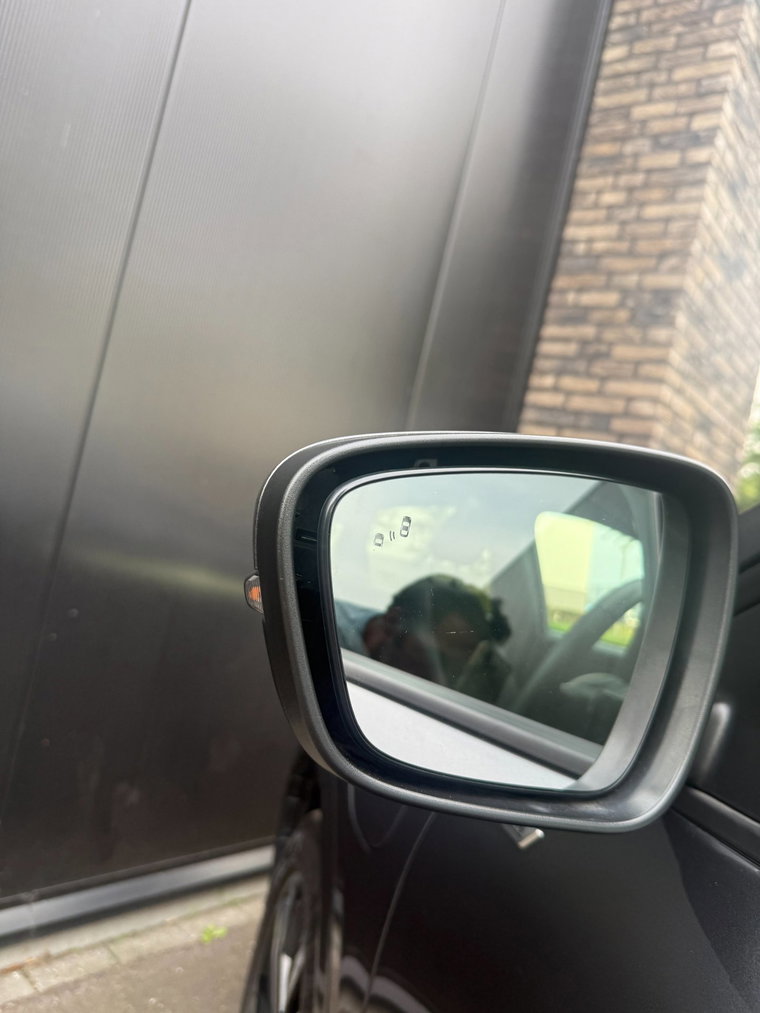 Vehicle Image 38