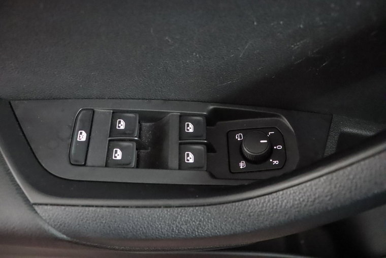 Vehicle Image 38