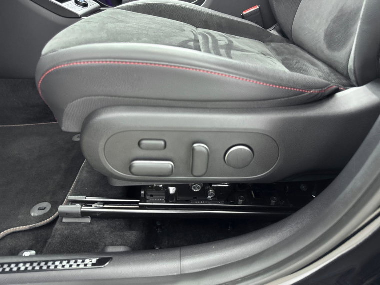 Vehicle Image 26