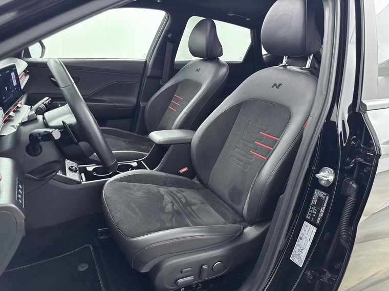 Vehicle Image 32