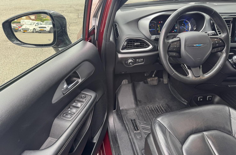 Vehicle Image 13