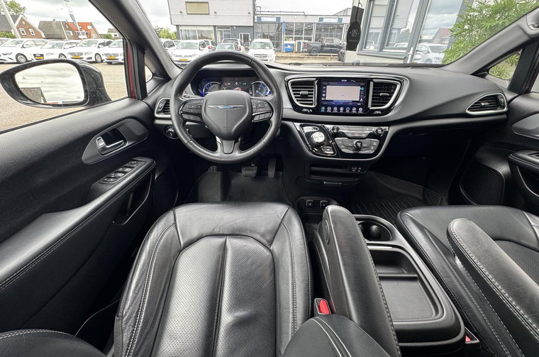 Vehicle Image 11