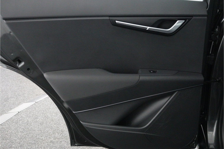 Vehicle Image 37