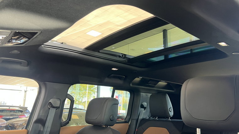 Vehicle Image 16