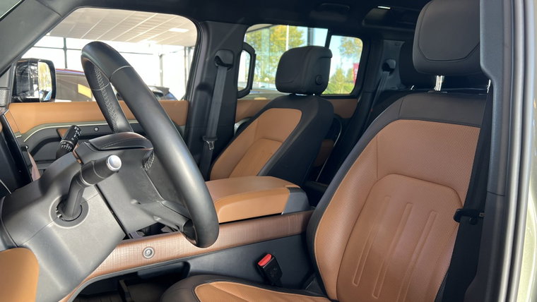 Vehicle Image 10
