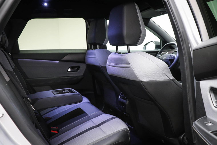 Vehicle Image 15