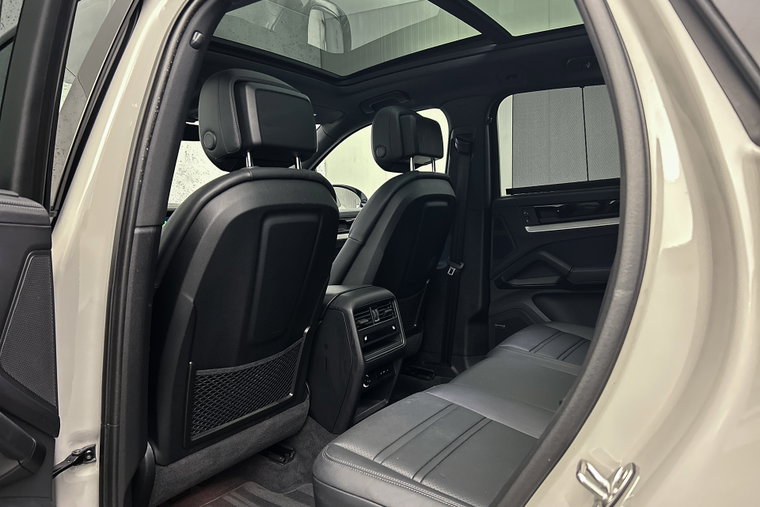 Vehicle Image 15