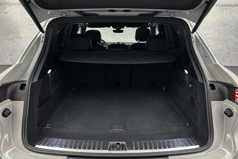 Vehicle Image 16