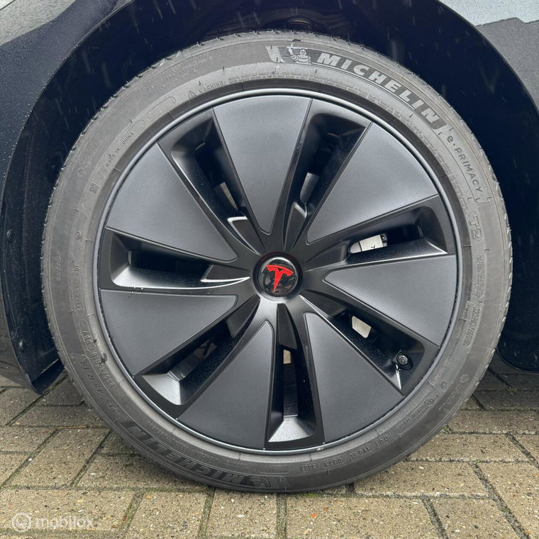 Vehicle Image 24