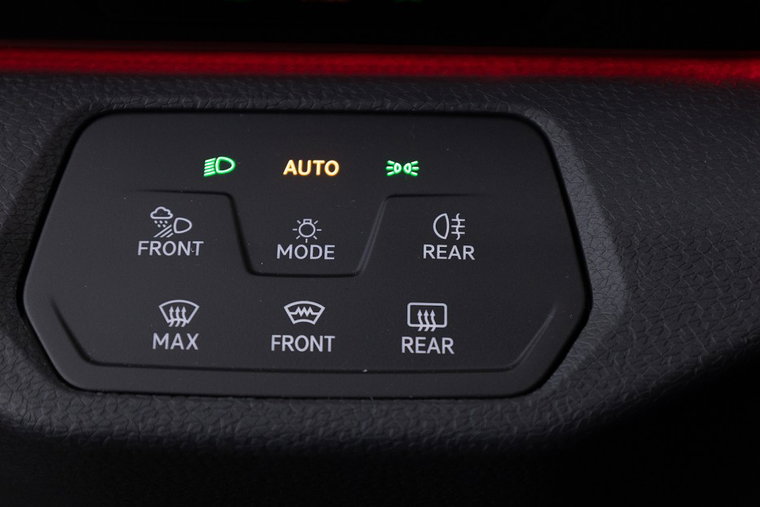 Vehicle Image 25
