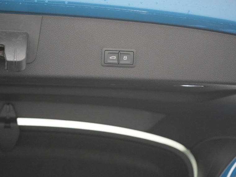 Vehicle Image 34