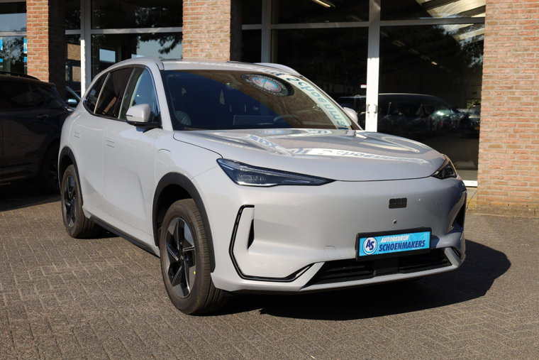 Vehicle Image 4