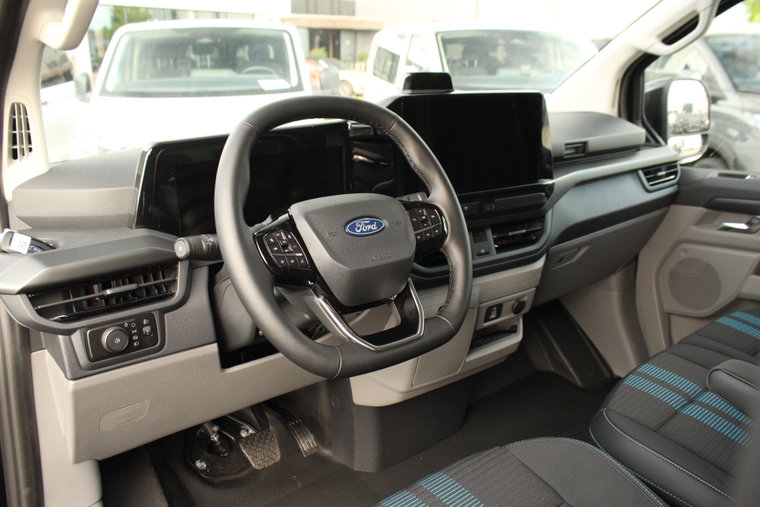 Vehicle Image 16