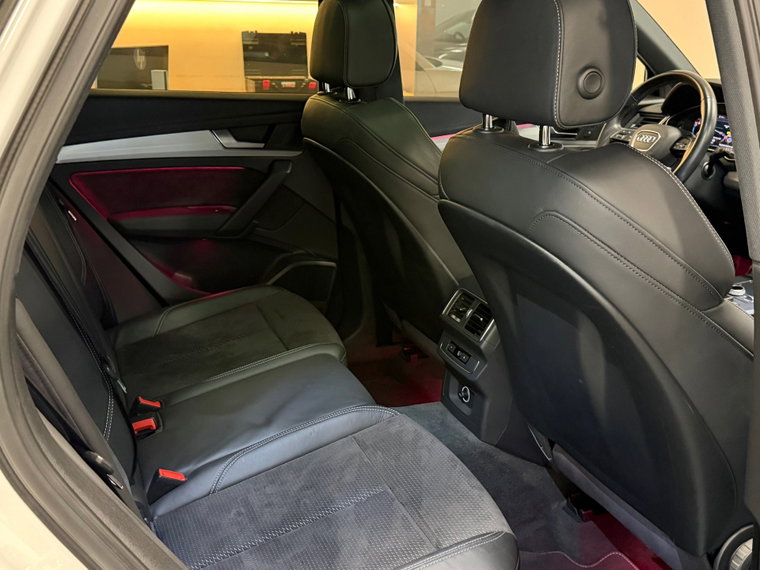 Vehicle Image 32