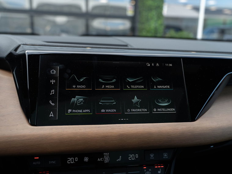 Vehicle Image 24