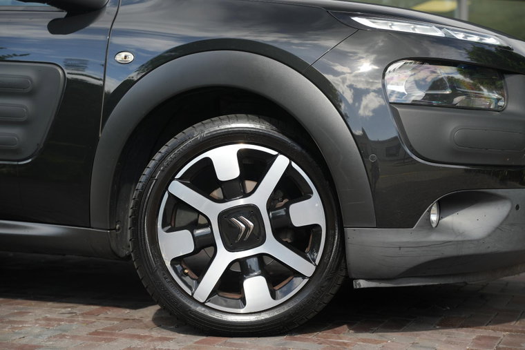 Vehicle Image 13