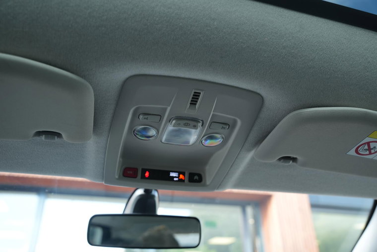 Vehicle Image 25