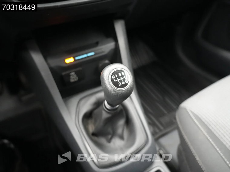 Vehicle Image 26