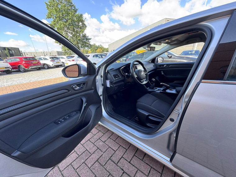 Vehicle Image 18