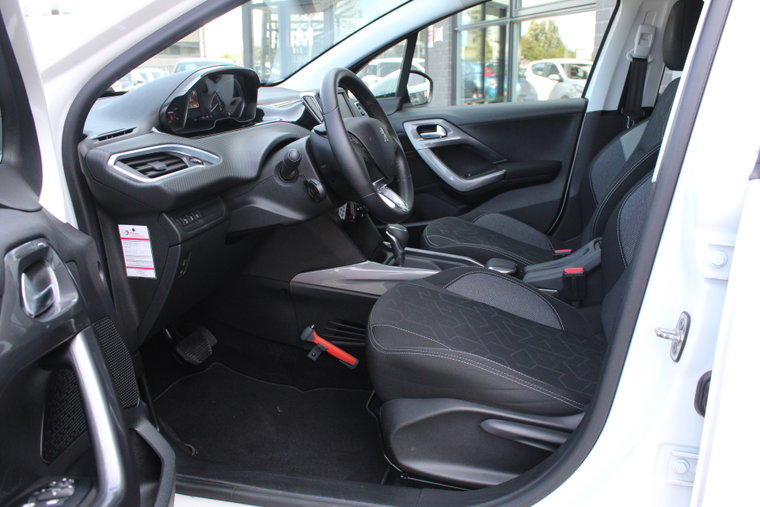 Vehicle Image 8