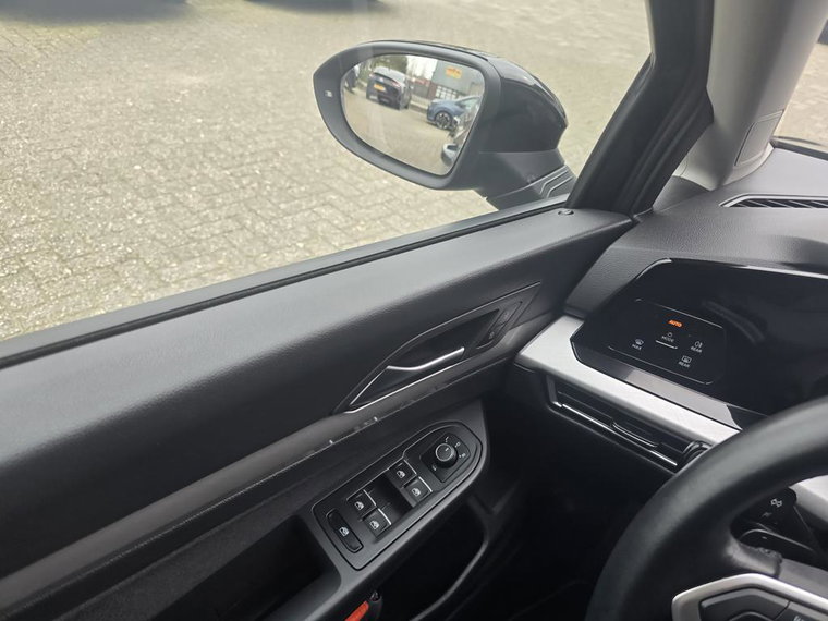 Vehicle Image 28