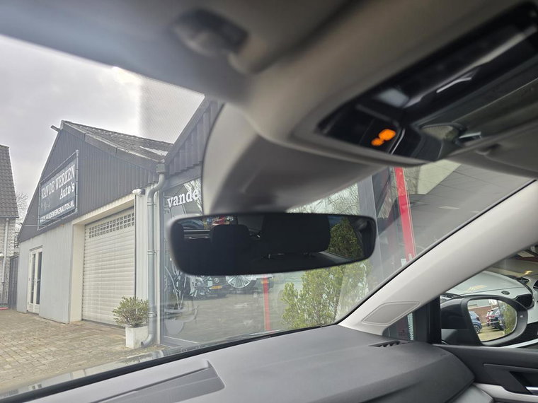 Vehicle Image 29