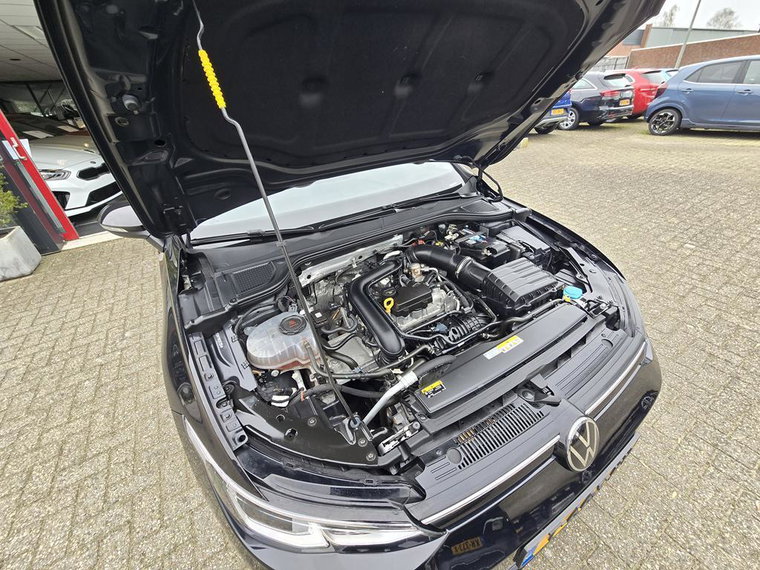 Vehicle Image 32
