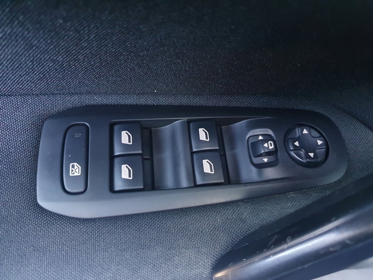 Vehicle Image 40