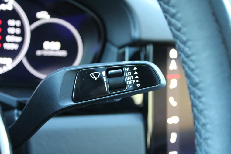 Vehicle Image 32