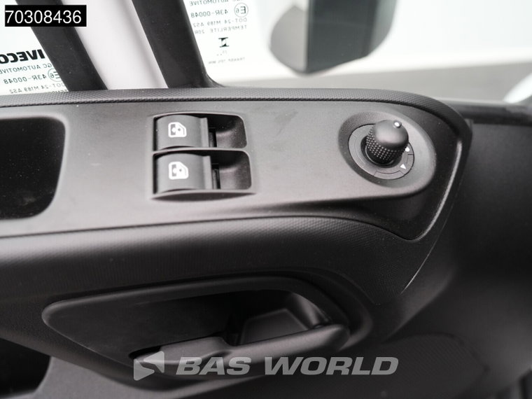 Vehicle Image 39