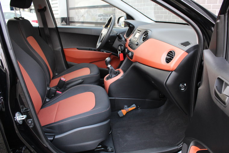 Vehicle Image 9