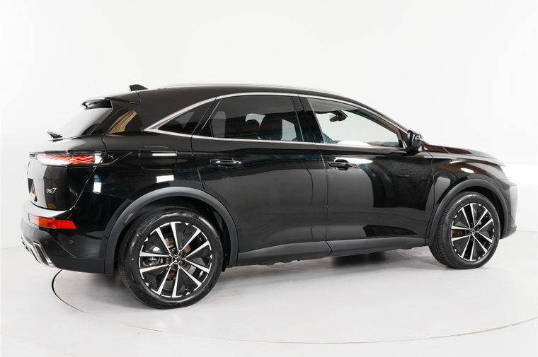 Vehicle Image 32