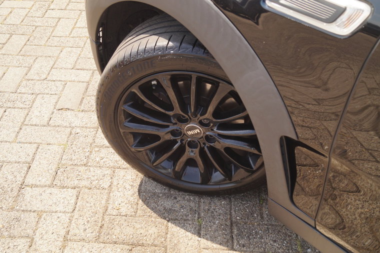 Vehicle Image 24