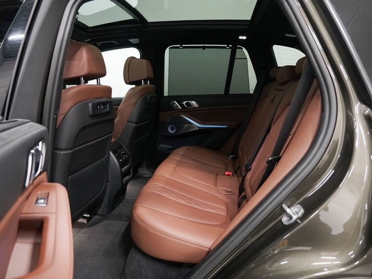 Vehicle Image 37