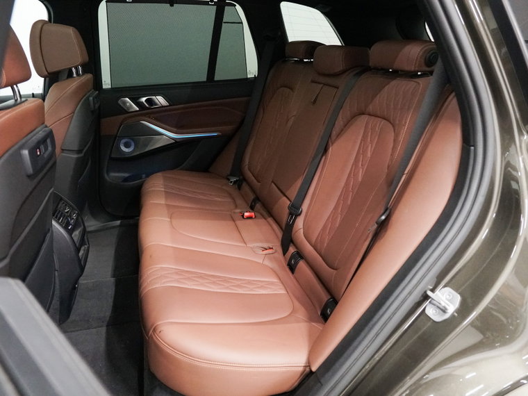 Vehicle Image 38