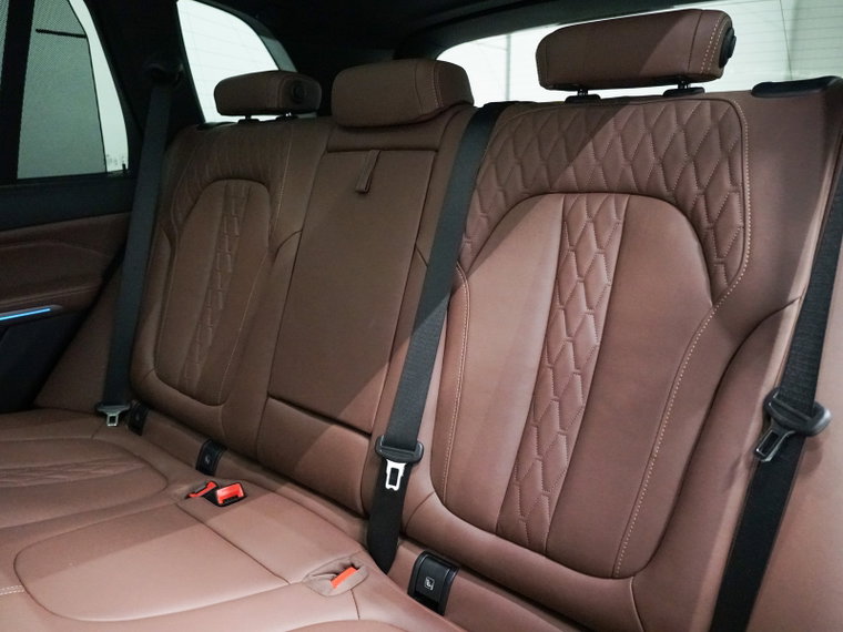 Vehicle Image 39