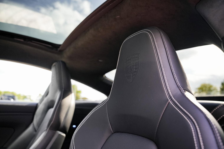 Vehicle Image 25