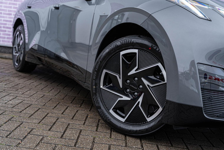 Vehicle Image 11