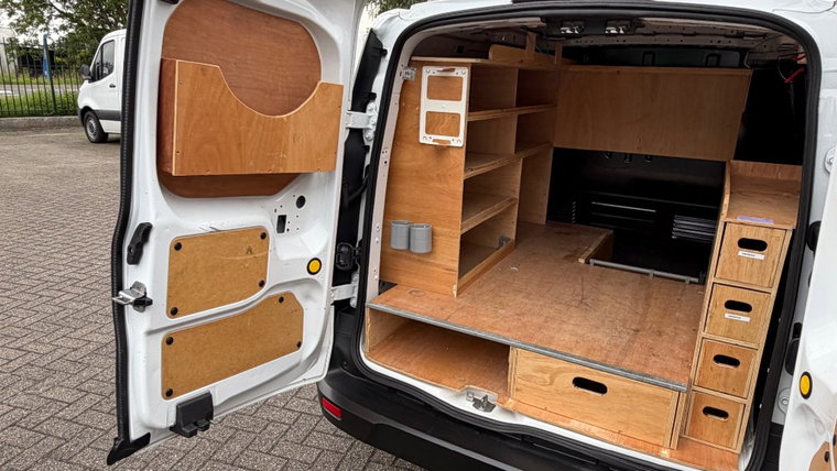Vehicle Image 12