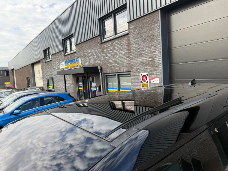 Vehicle Image 16