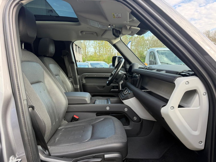 Vehicle Image 30