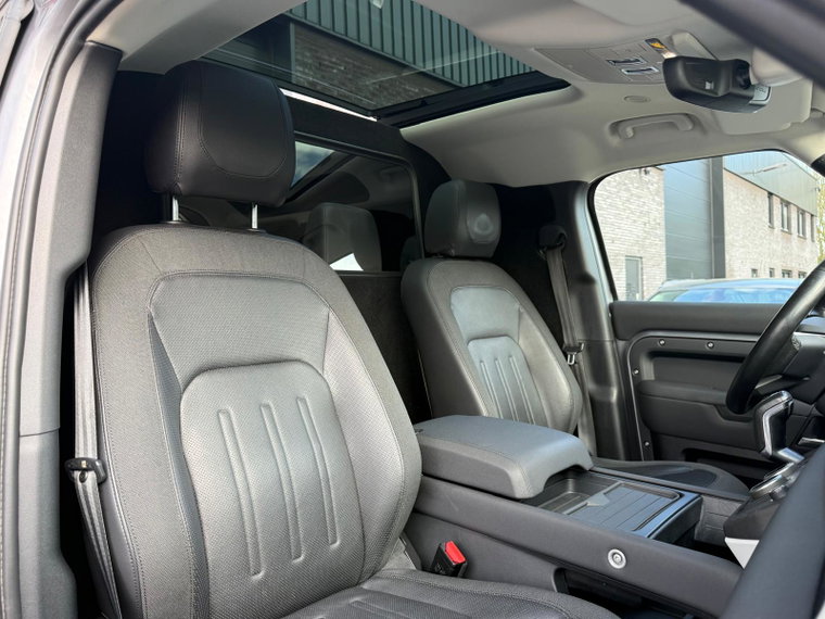 Vehicle Image 32