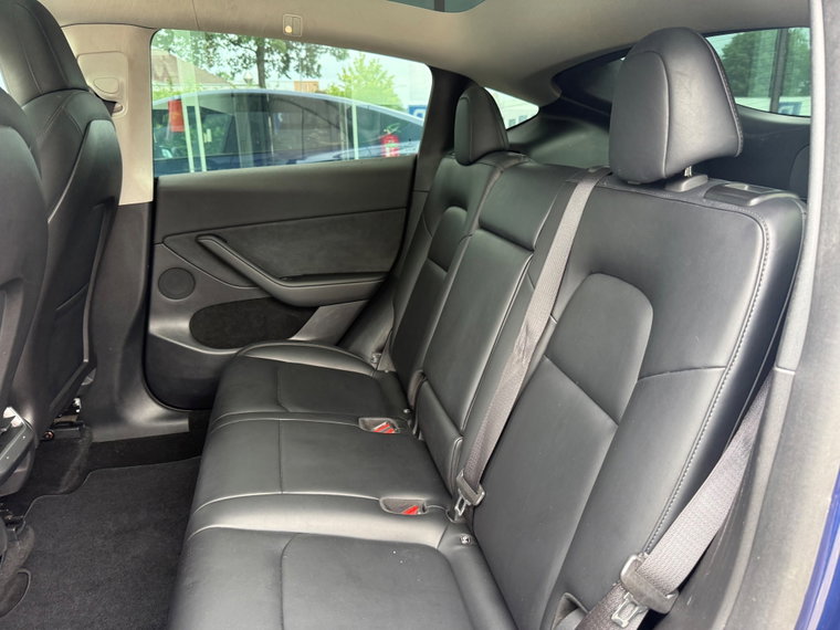 Vehicle Image 25