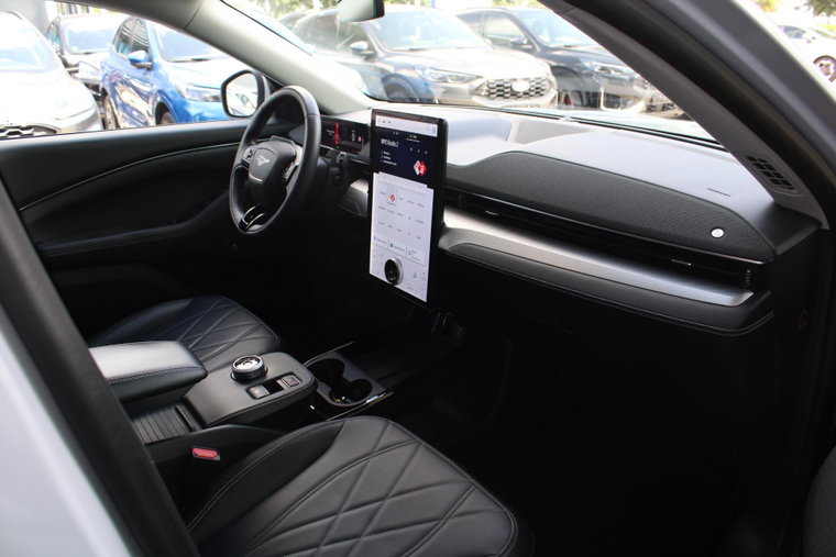 Vehicle Image 13