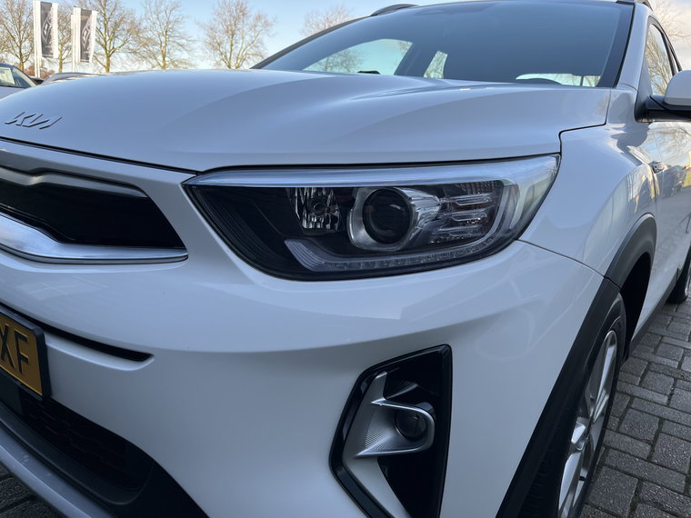 Vehicle Image 32