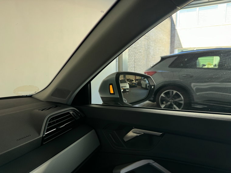 Vehicle Image 27