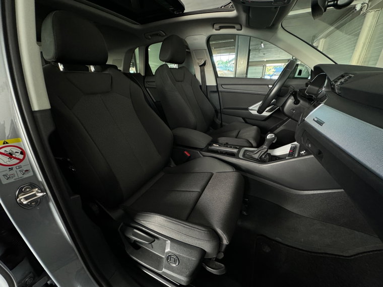 Vehicle Image 35