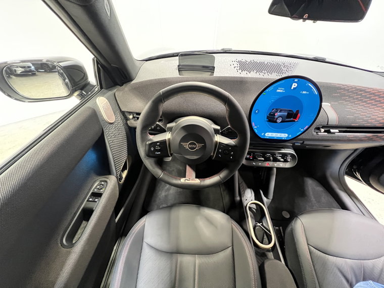 Vehicle Image 32