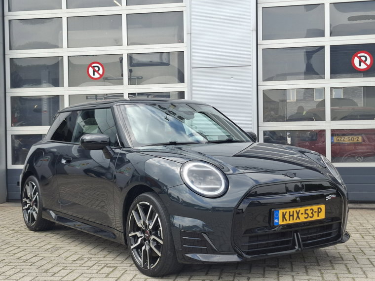 Vehicle Image 35