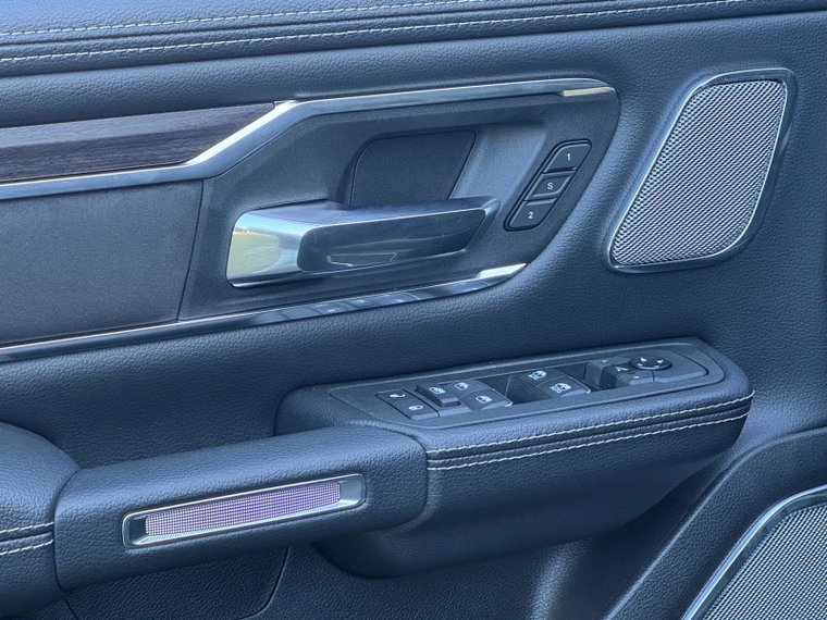 Vehicle Image 26